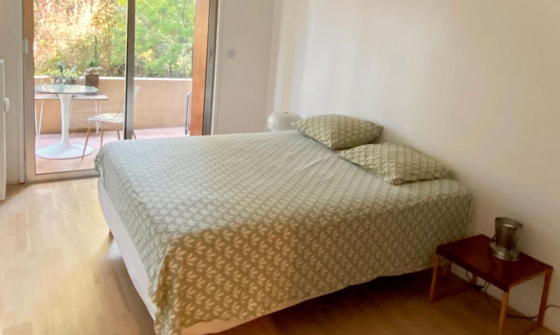 Appartement Superbe De 3p Pieces Dans Avec Piscine Et Climatisation *