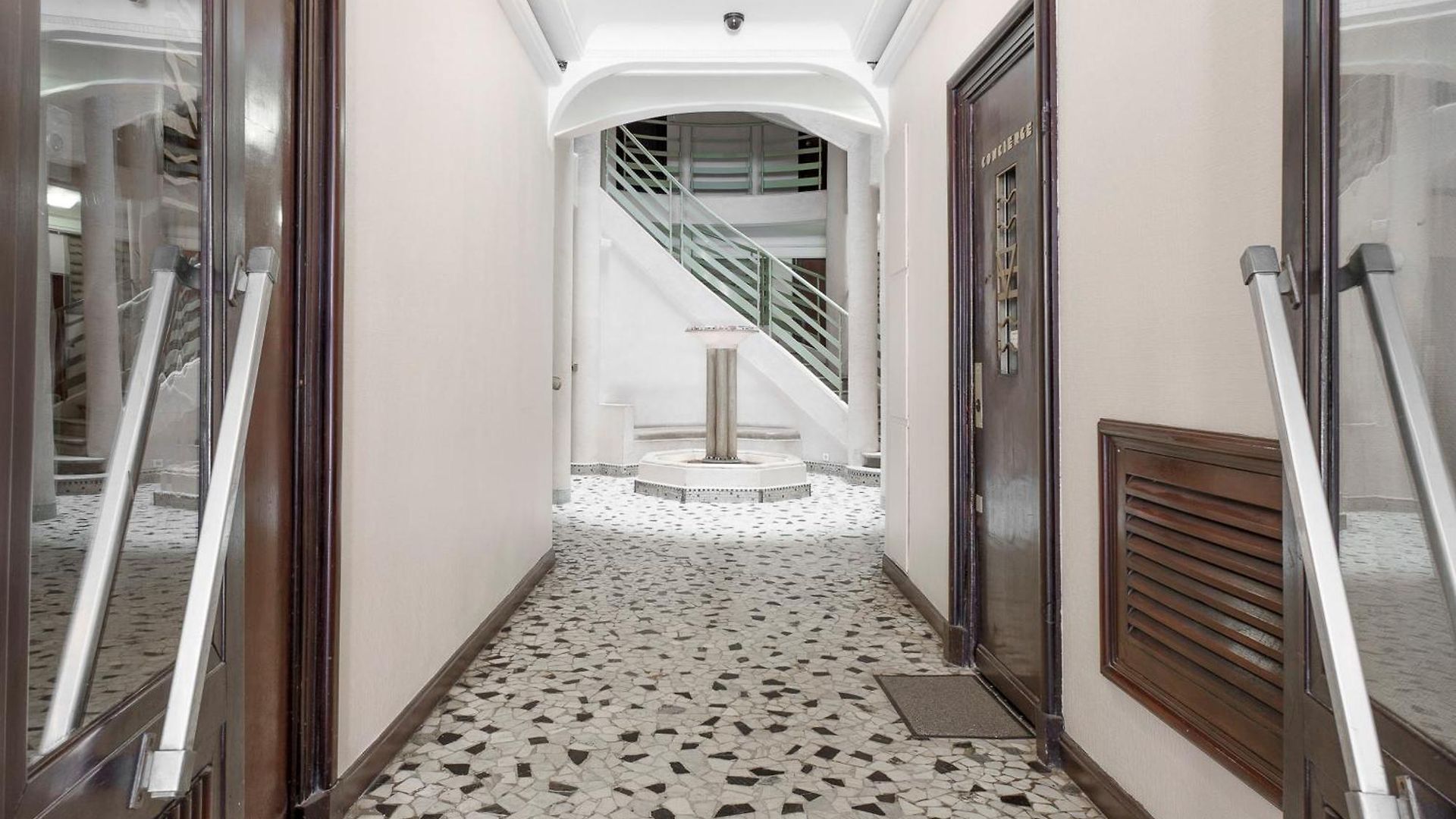 Renting - Verdi - Charm & Comfort & Aircon Apartment *