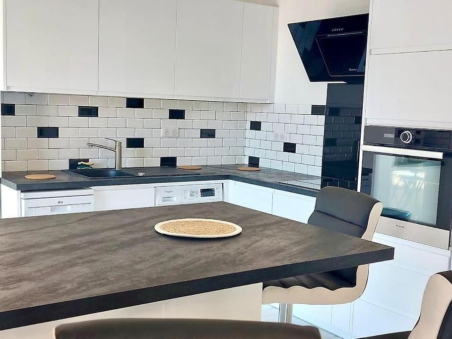 Appartement Grand T2 A 5min De La *