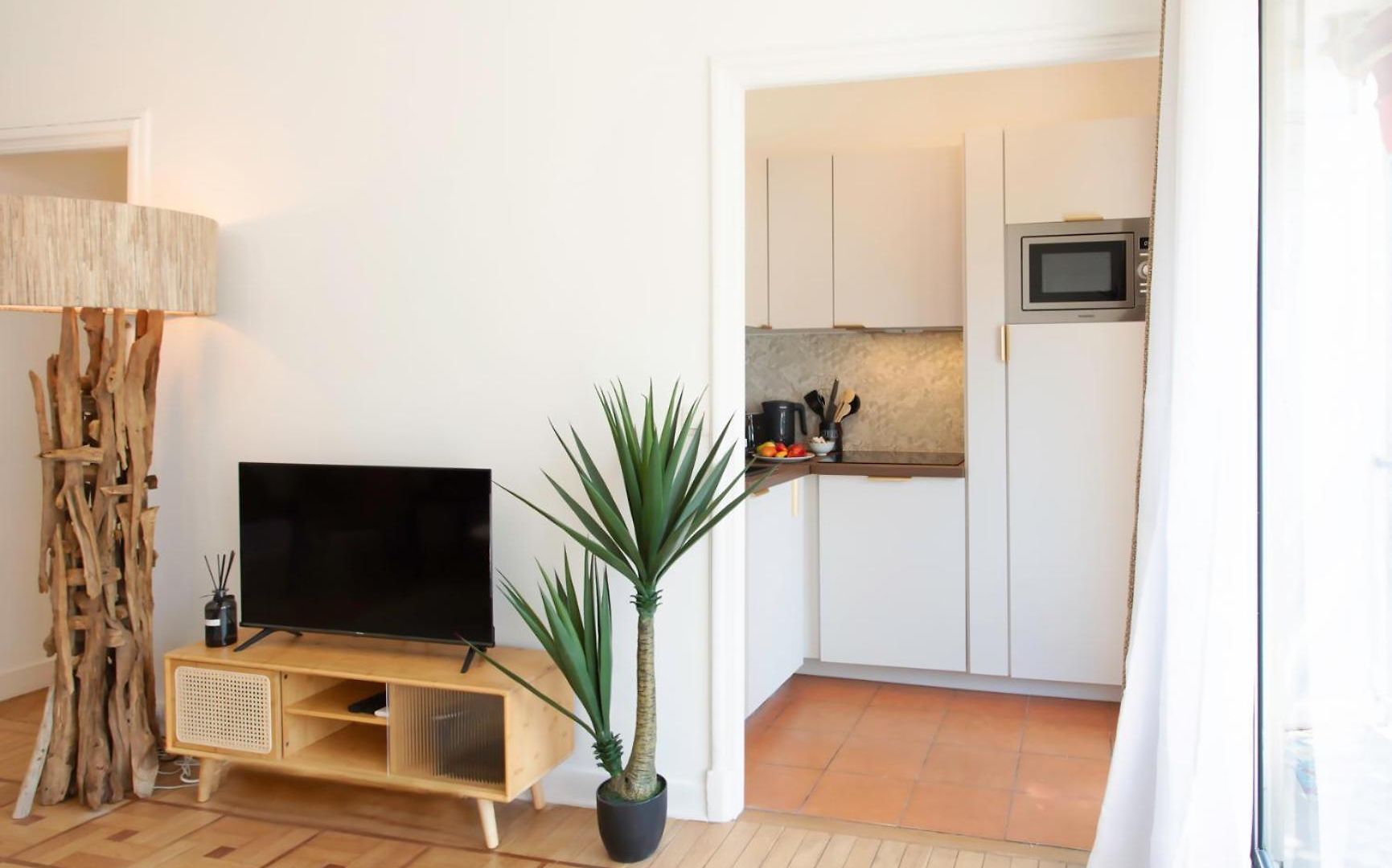 L54 Staywizus - 1bdr Promenade Sea View Ac & Balcony * Nice