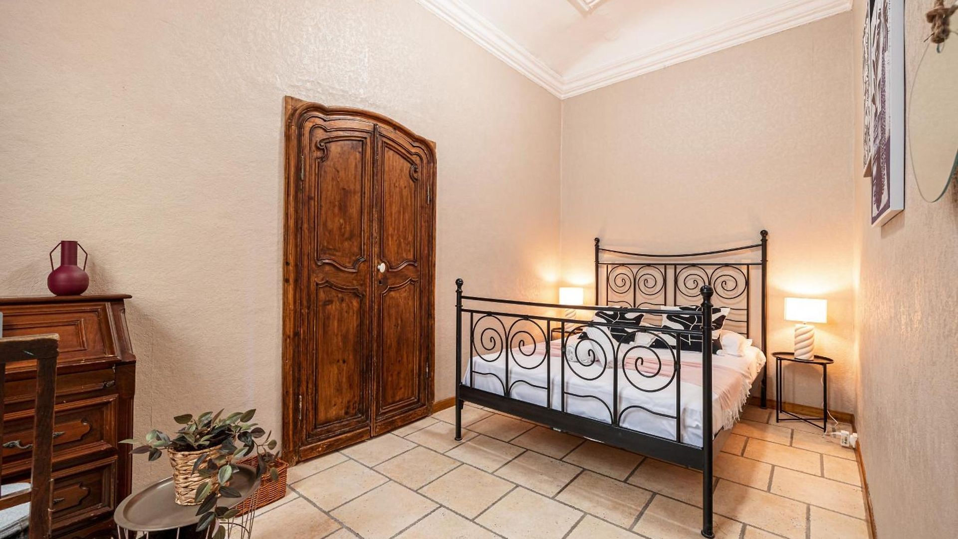 2 Bdr Heart Old Town *