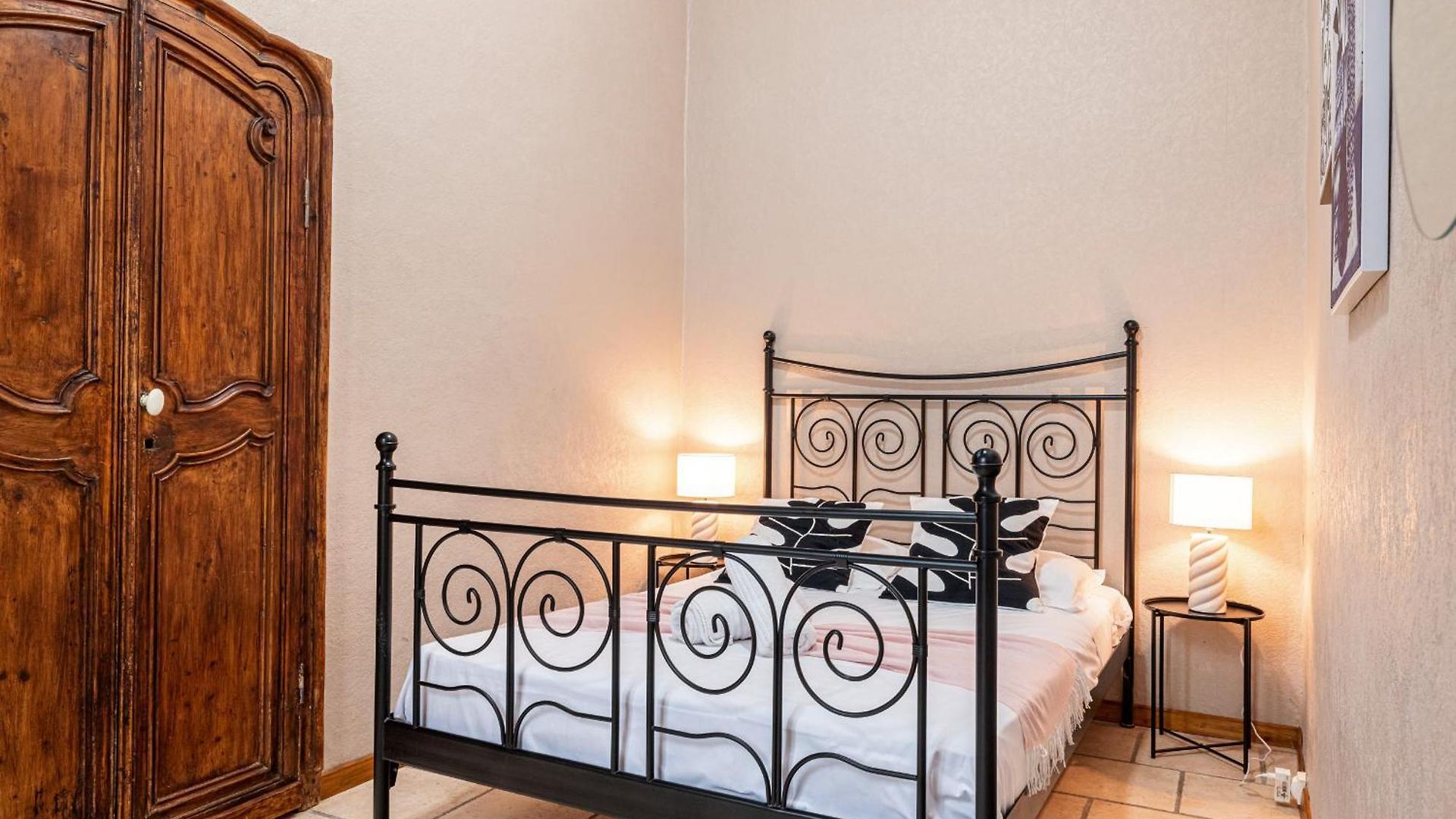 2 Bdr Heart Old Town Nice