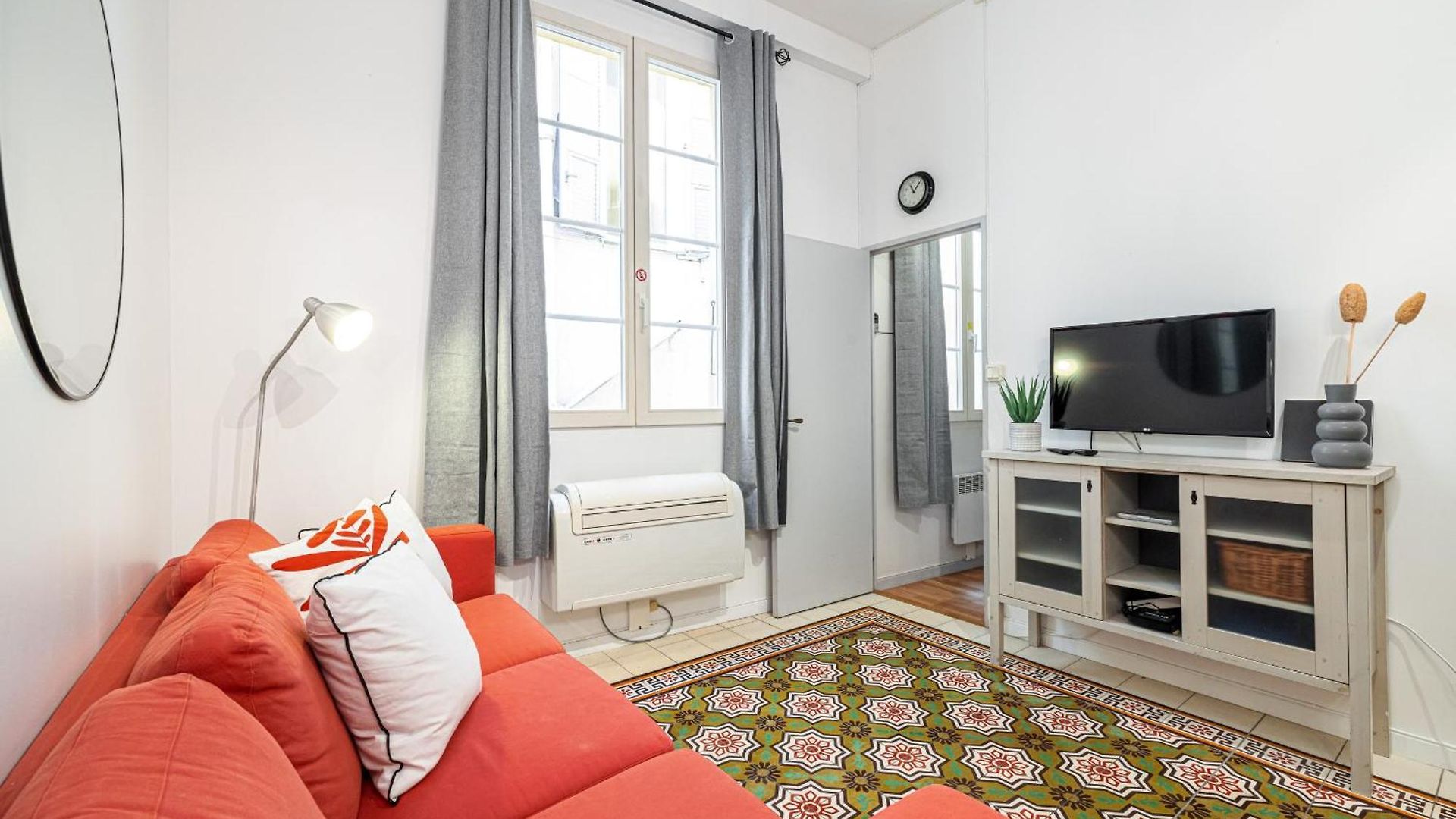 2 Bdr With Independent - Old Town