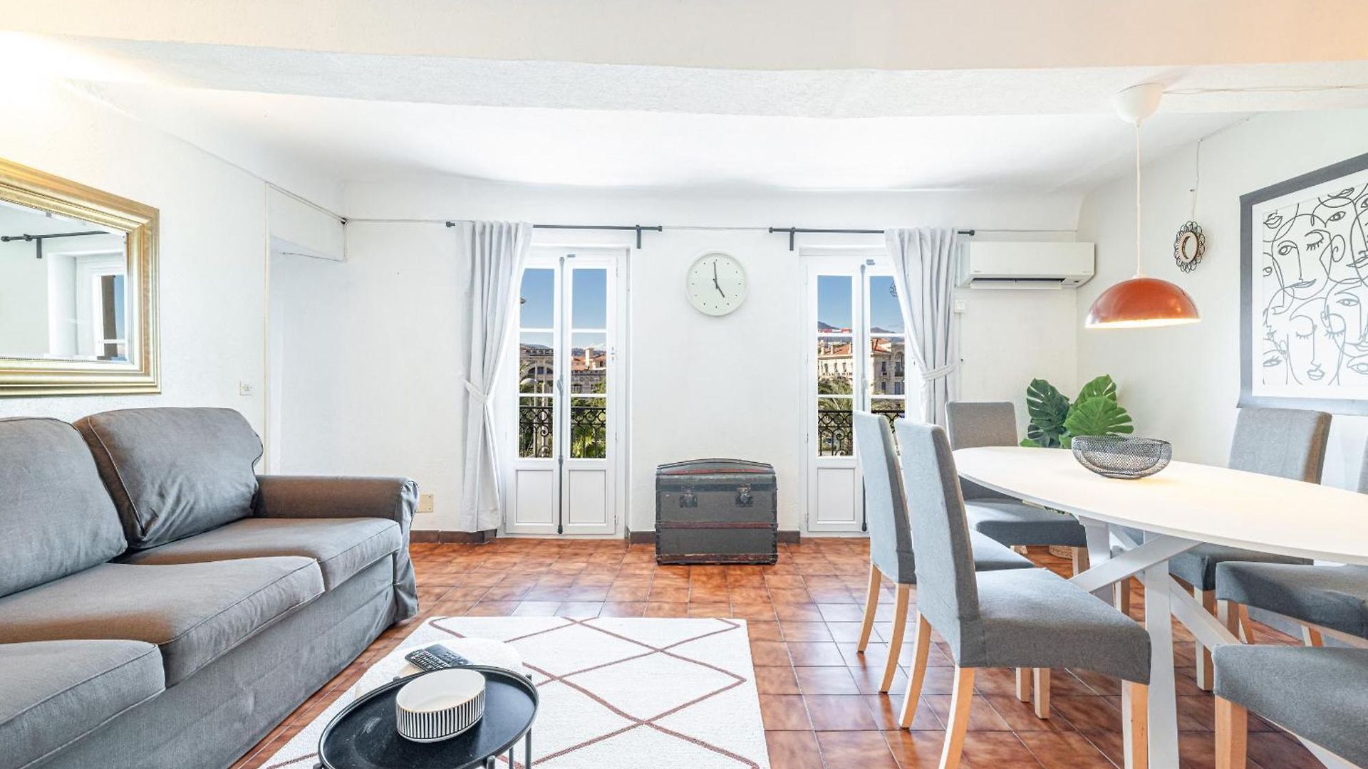 2 Bdr Panoramic View On Gardens *