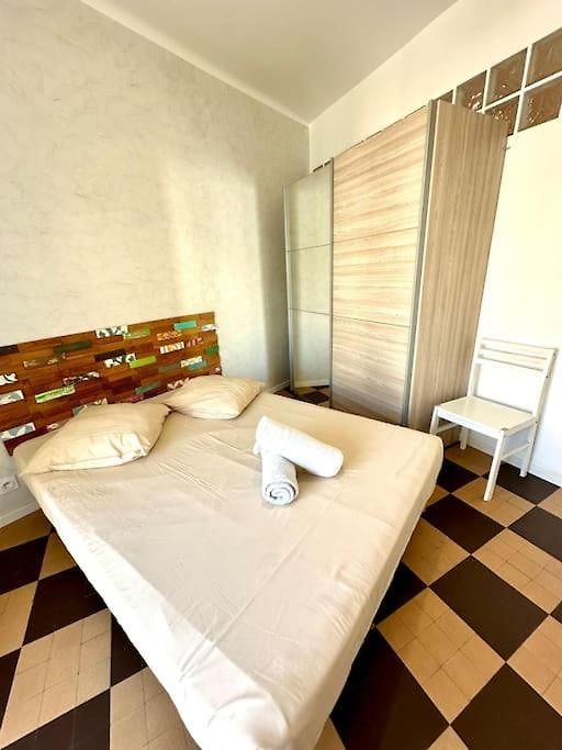 Avec 4 Doubles - Proche De La Mer, Des Transports Et De La Promenade Des Appartement