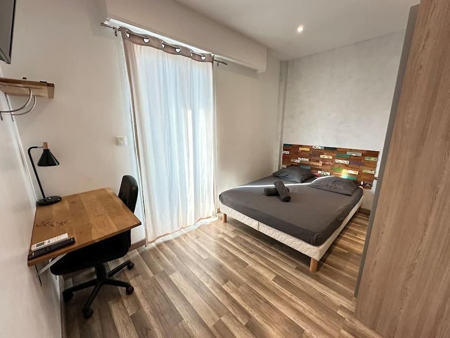 Avec 4 Doubles - Proche De La Mer, Des Transports Et De La Promenade Des Appartement