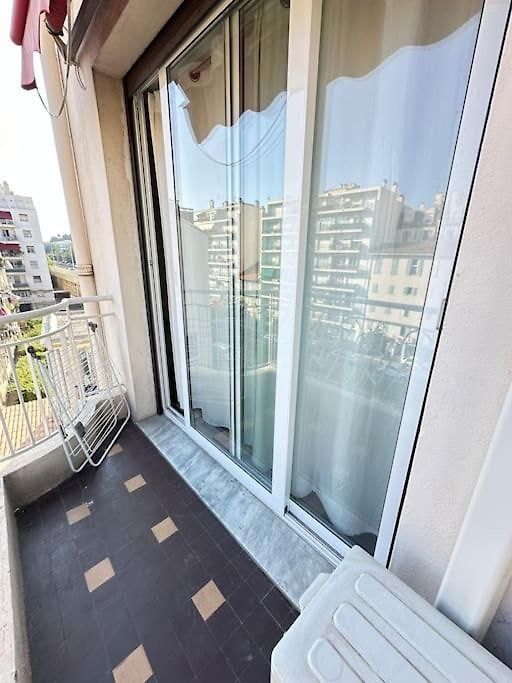 Avec 4 Doubles - Proche De La Mer, Des Transports Et De La Promenade Des Appartement *