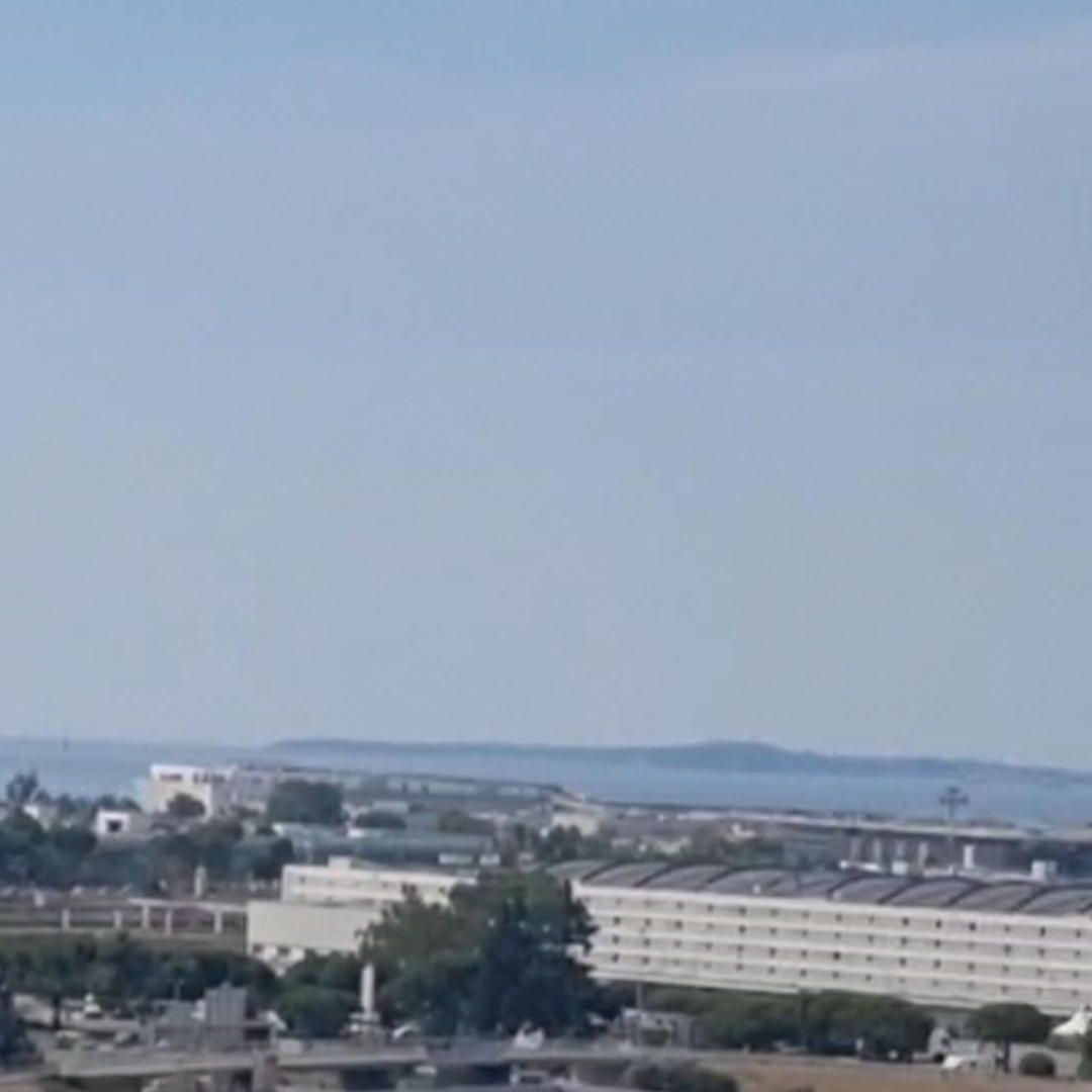 F3 ,appartement Climatisé Neuf, Magnifique Vue Sur Et Aéroport, Proche Tram Et Gare Sncf 1 Min,aéroport 3 Minutes, 3 Rooms, New Ac Apartment, Magnificent Sea&airport Views, Close To Tram&sncf Train Station 1 Min, Airport 3 Min * Nice