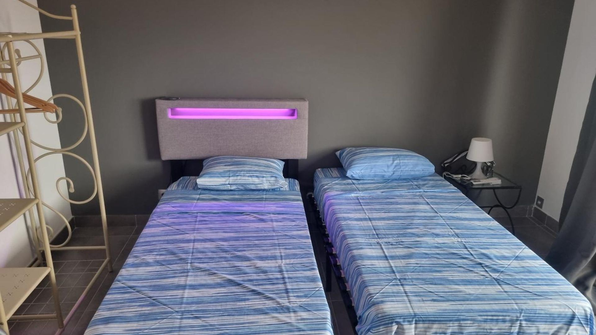 F3 ,appartement Climatisé Neuf, Magnifique Vue Sur Et Aéroport, Proche Tram Et Gare Sncf 1 Min,aéroport 3 Minutes, 3 Rooms, New Ac Apartment, Magnificent Sea&airport Views, Close To Tram&sncf Train Station 1 Min, Airport 3 Min Appartement