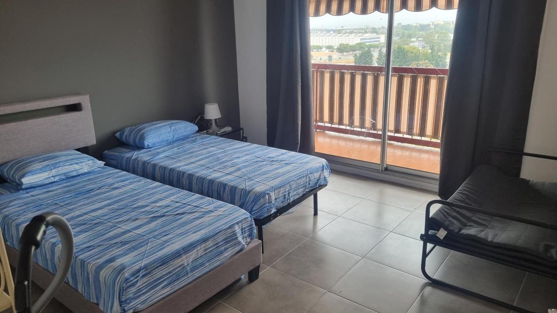 Appartement F3 ,appartement Climatisé Neuf, Magnifique Vue Sur Et Aéroport, Proche Tram Et Gare Sncf 1 Min,aéroport 3 Minutes, 3 Rooms, New Ac Apartment, Magnificent Sea&airport Views, Close To Tram&sncf Train Station 1 Min, Airport 3 Min