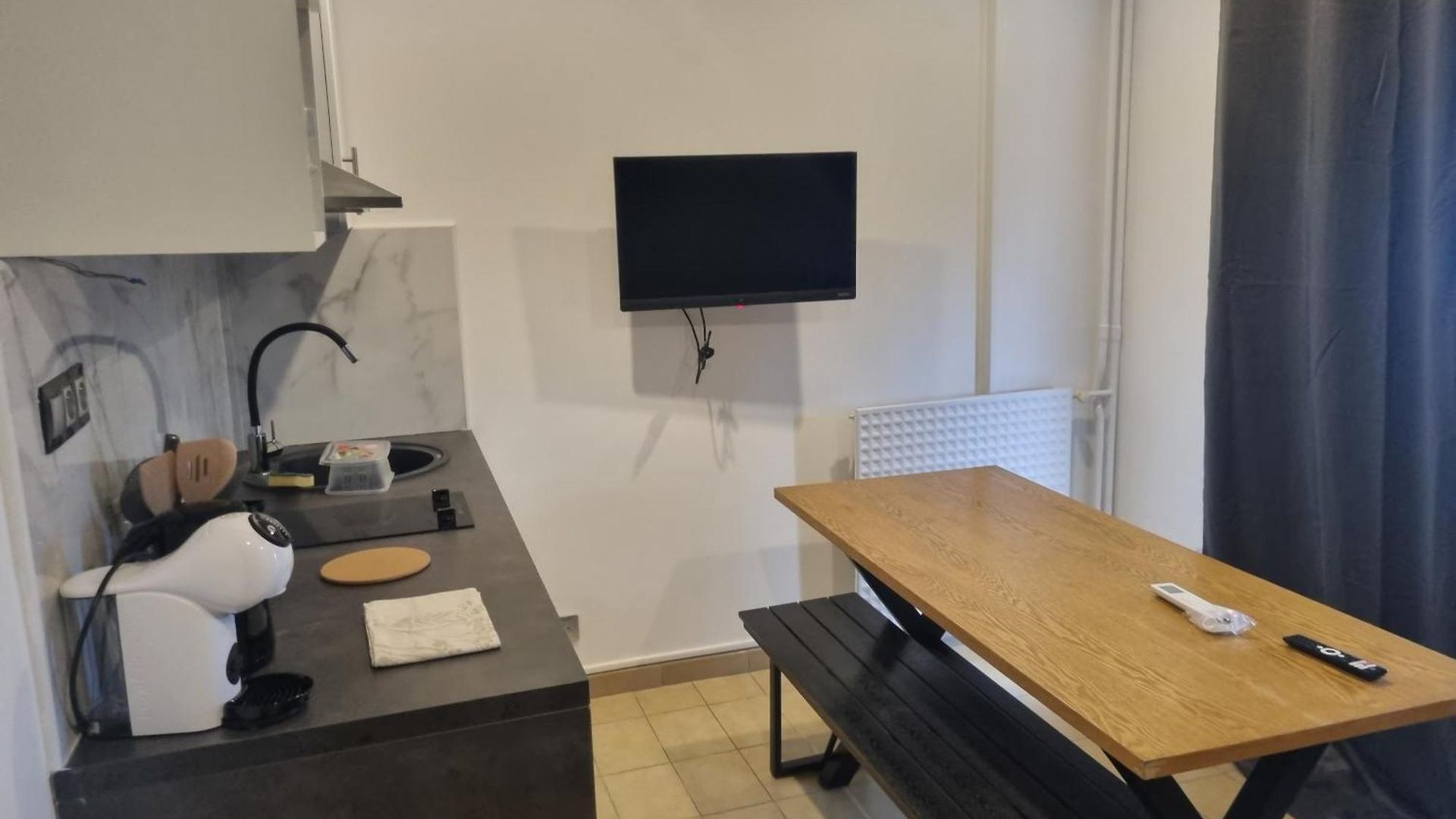 F3 ,appartement Climatisé Neuf, Magnifique Vue Sur Et Aéroport, Proche Tram Et Gare Sncf 1 Min,aéroport 3 Minutes, 3 Rooms, New Ac Apartment, Magnificent Sea&airport Views, Close To Tram&sncf Train Station 1 Min, Airport 3 Min Appartement Nice