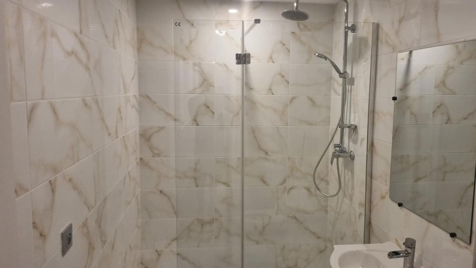 F3 ,appartement Climatisé Neuf, Magnifique Vue Sur Et Aéroport, Proche Tram Et Gare Sncf 1 Min,aéroport 3 Minutes, 3 Rooms, New Ac Apartment, Magnificent Sea&airport Views, Close To Tram&sncf Train Station 1 Min, Airport 3 Min Nice