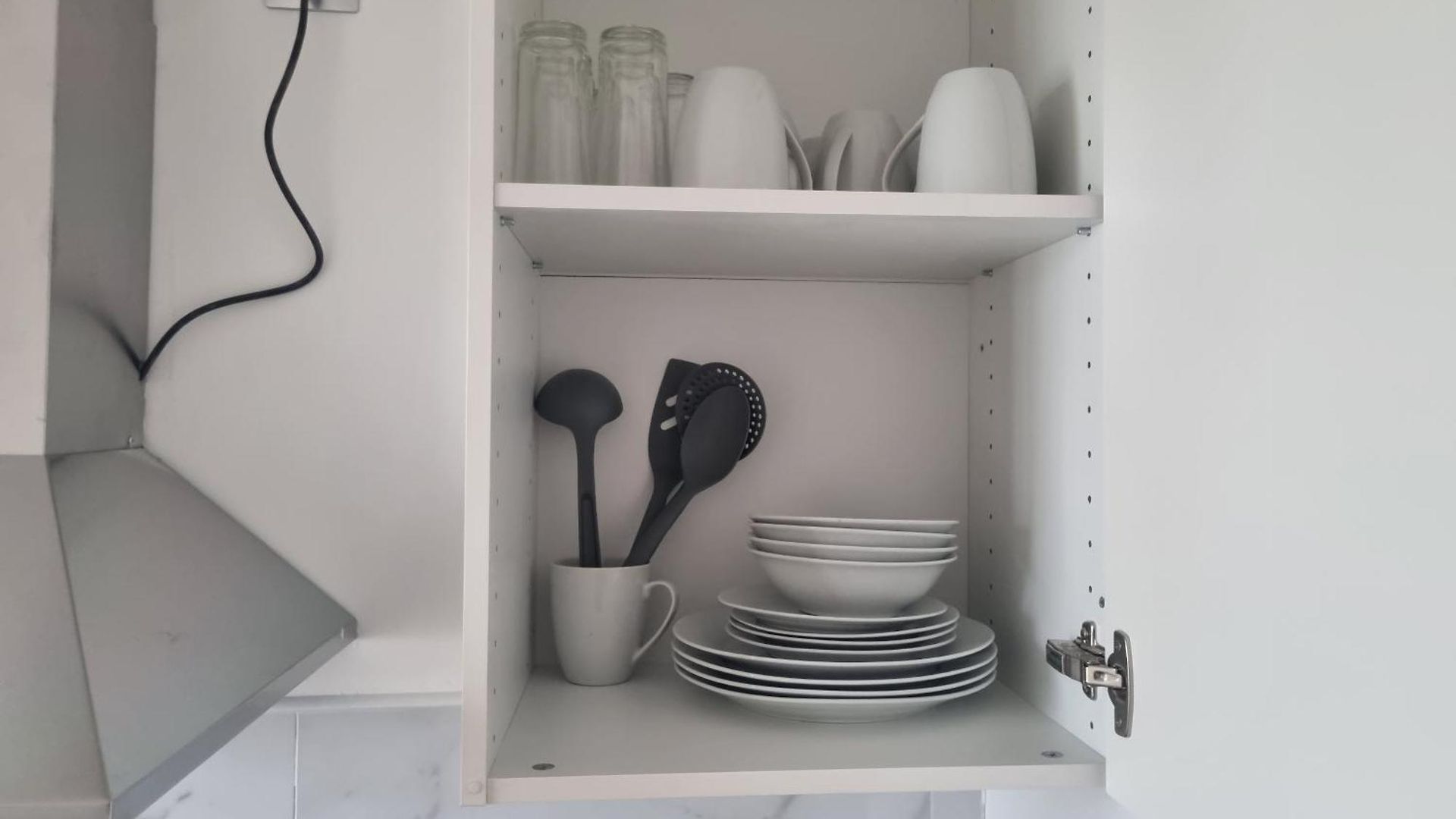 Appartement F3 ,appartement Climatisé Neuf, Magnifique Vue Sur Et Aéroport, Proche Tram Et Gare Sncf 1 Min,aéroport 3 Minutes, 3 Rooms, New Ac Apartment, Magnificent Sea&airport Views, Close To Tram&sncf Train Station 1 Min, Airport 3 Min