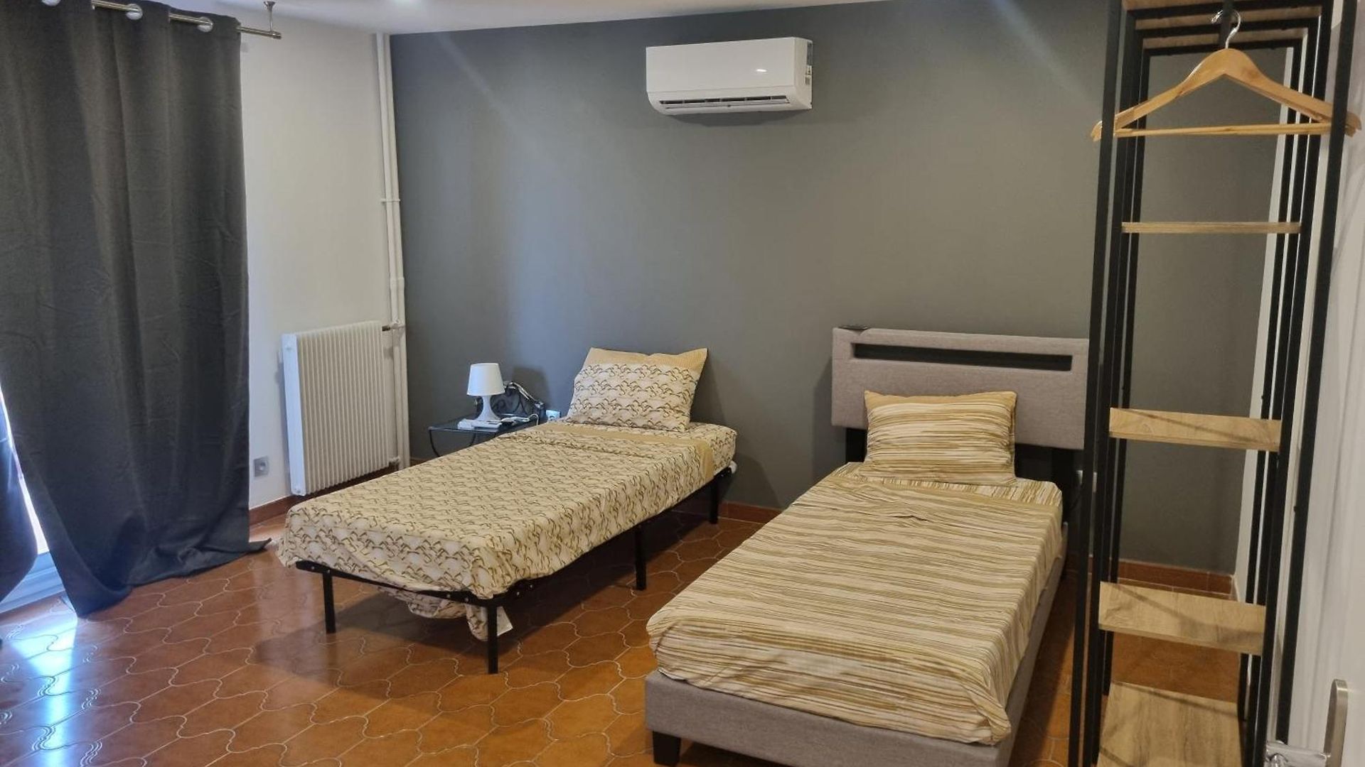 Appartement F3 ,appartement Climatisé Neuf, Magnifique Vue Sur Et Aéroport, Proche Tram Et Gare Sncf 1 Min,aéroport 3 Minutes, 3 Rooms, New Ac Apartment, Magnificent Sea&airport Views, Close To Tram&sncf Train Station 1 Min, Airport 3 Min