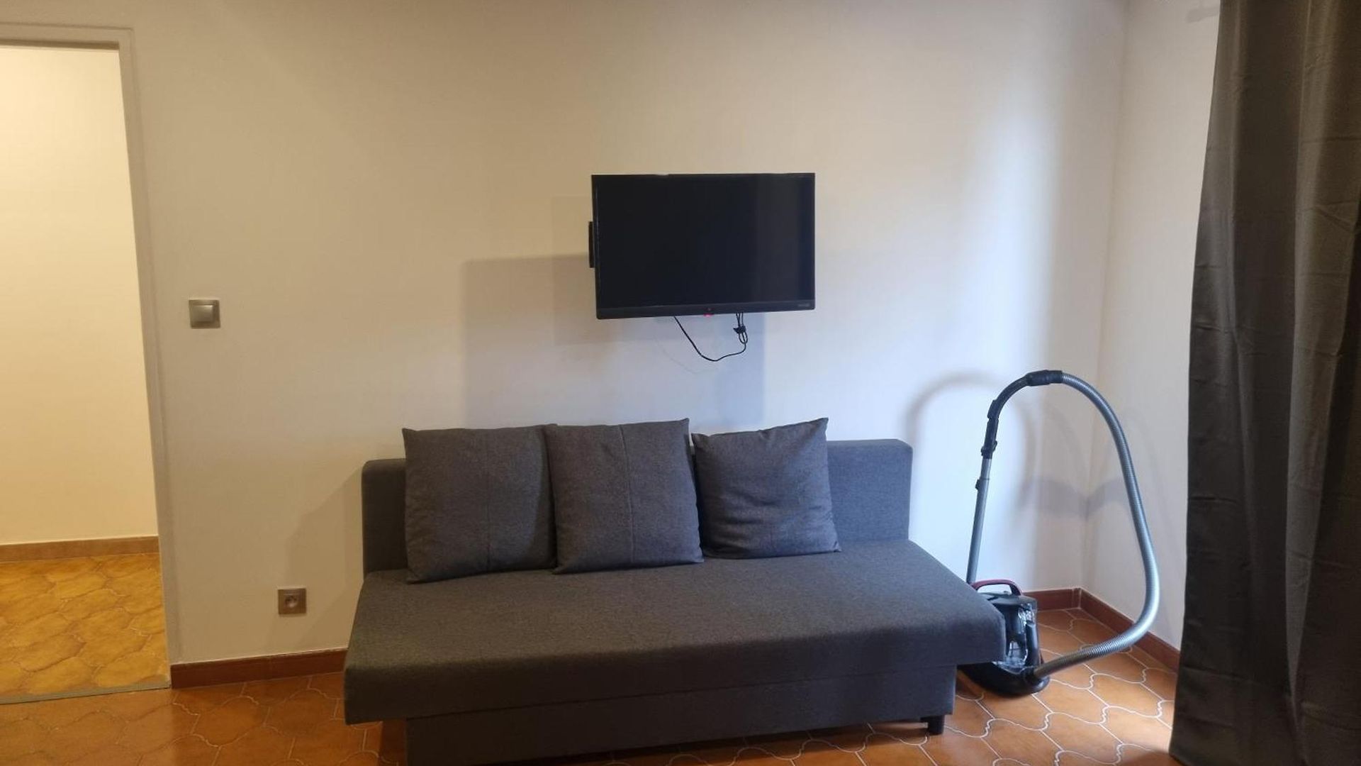 Appartement F3 ,appartement Climatisé Neuf, Magnifique Vue Sur Et Aéroport, Proche Tram Et Gare Sncf 1 Min,aéroport 3 Minutes, 3 Rooms, New Ac Apartment, Magnificent Sea&airport Views, Close To Tram&sncf Train Station 1 Min, Airport 3 Min *