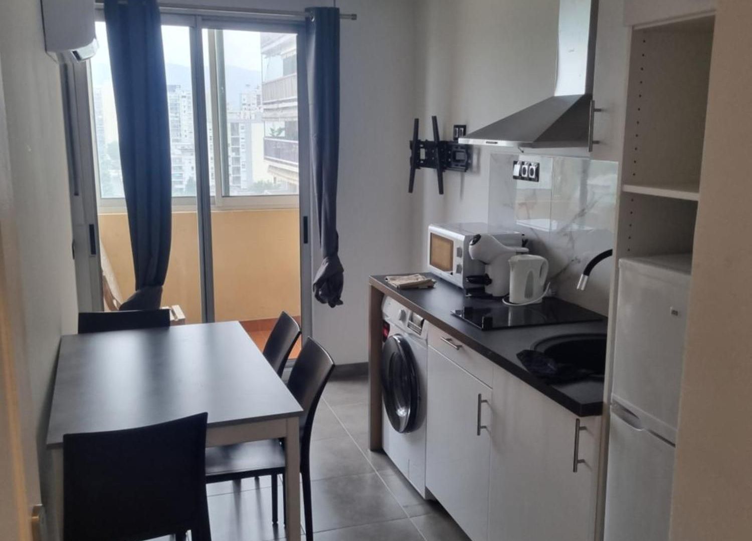 F3 ,appartement Climatisé Neuf, Magnifique Vue Sur Et Aéroport, Proche Tram Et Gare Sncf 1 Min,aéroport 3 Minutes, 3 Rooms, New Ac Apartment, Magnificent Sea&airport Views, Close To Tram&sncf Train Station 1 Min, Airport 3 Min *