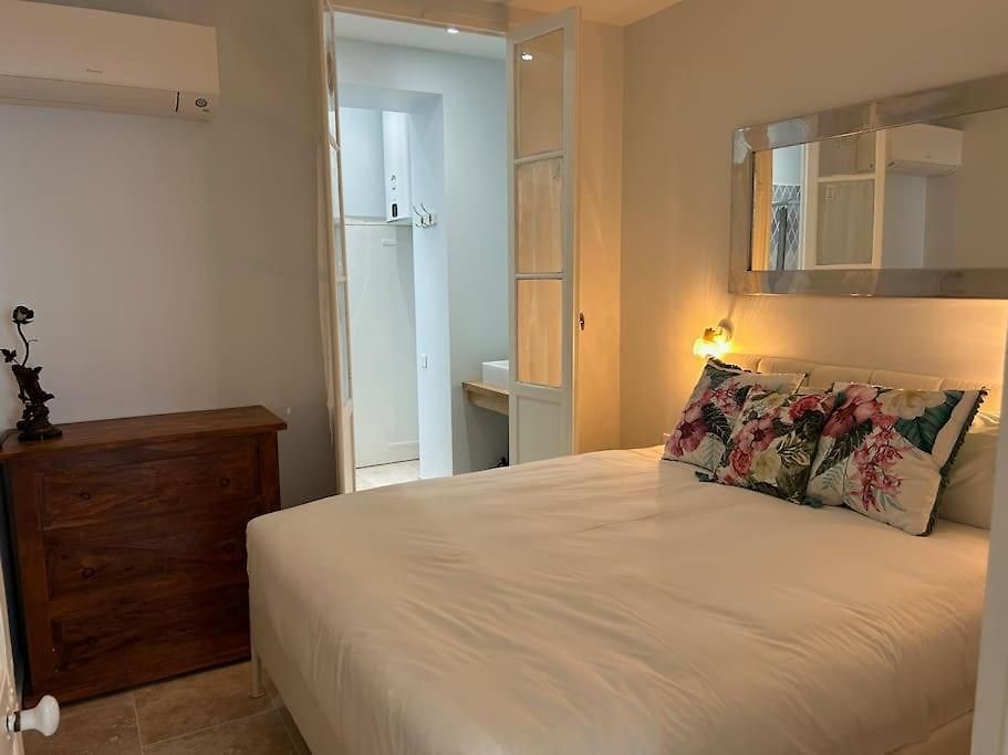 Rossetti Rosa Vieux 2 Bed Nice