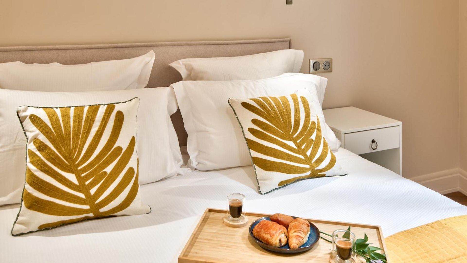 9 Alberti Centre Aparthotel 4*