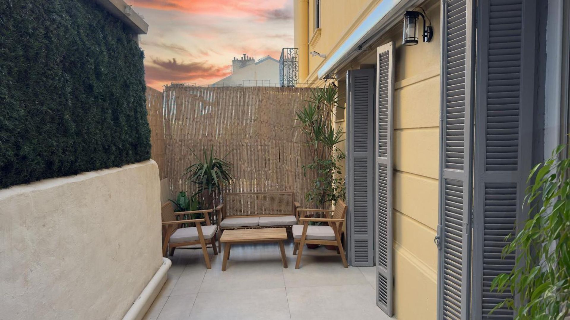 Appartement - Bright & Modern - Private Terrace - Aircon - Near Train & *