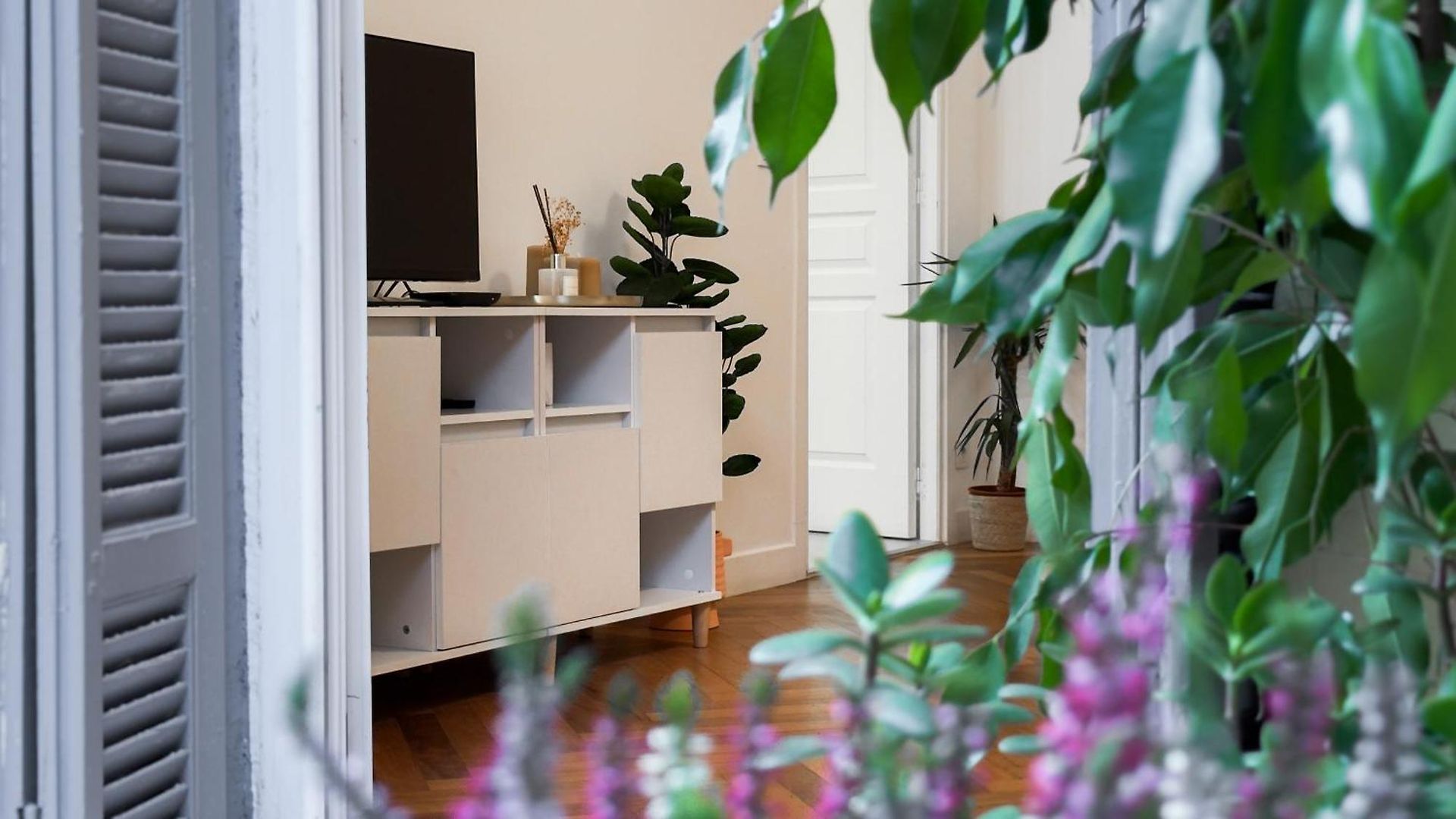 Appartement - Bright & Modern - Private Terrace - Aircon - Near Train &