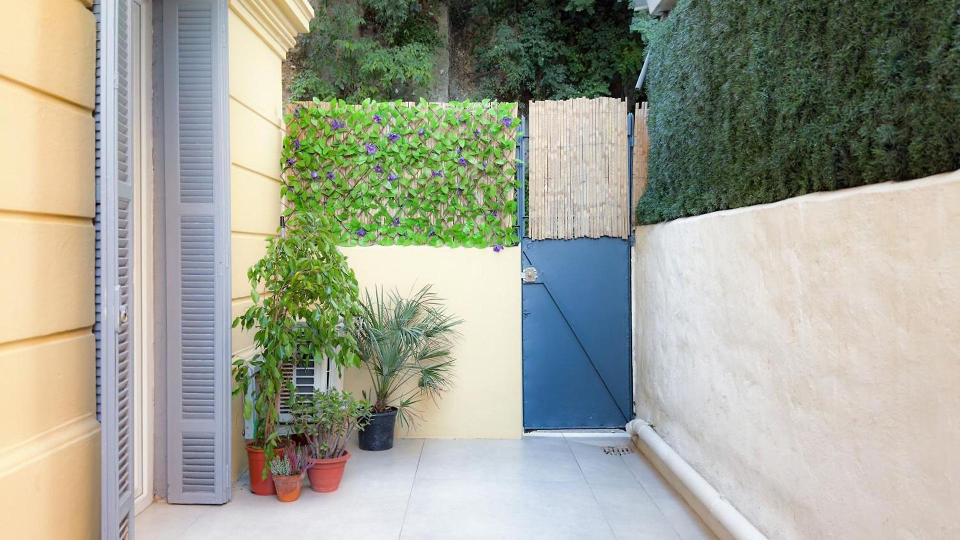 - Bright & Modern - Private Terrace - Aircon - Near Train & Appartement