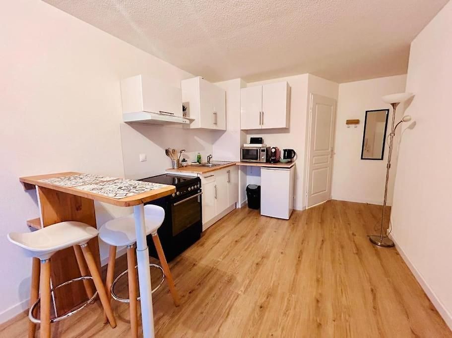 Seabnb - & Serenity - 5min Walk To Train&tram Appartement *