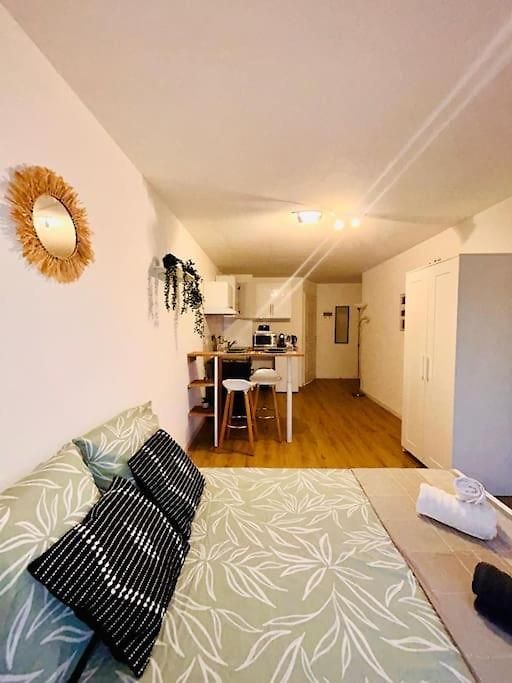 Seabnb - & Serenity - 5min Walk To Train&tram Appartement