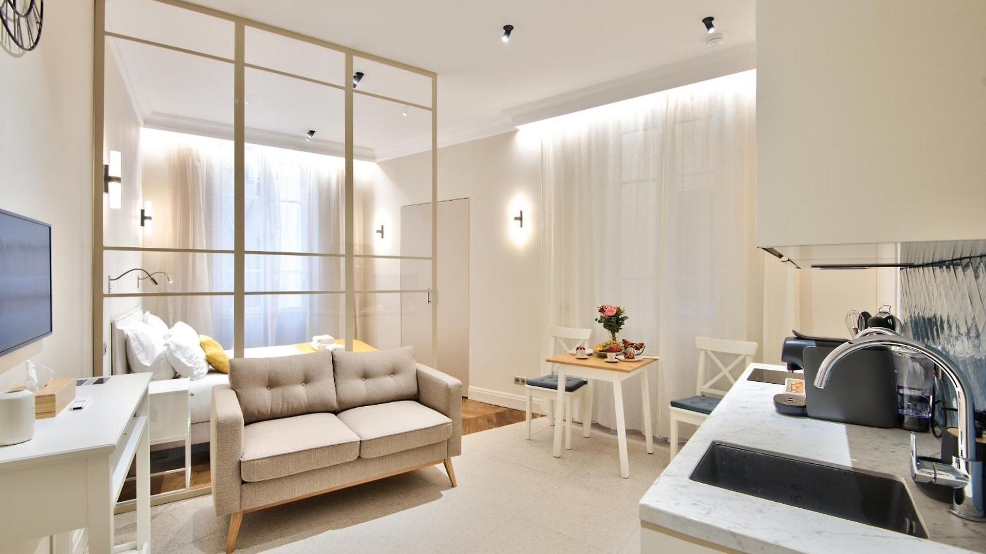 9 Alberti Centre Aparthotel