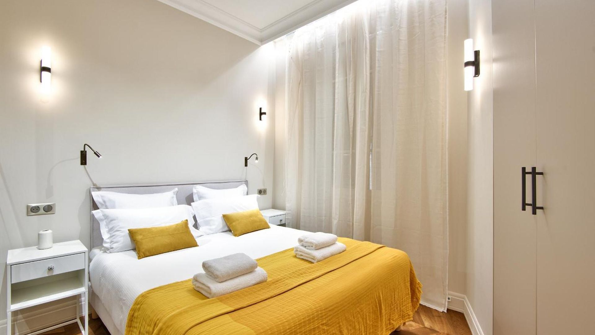9 Alberti Centre Aparthotel 4*