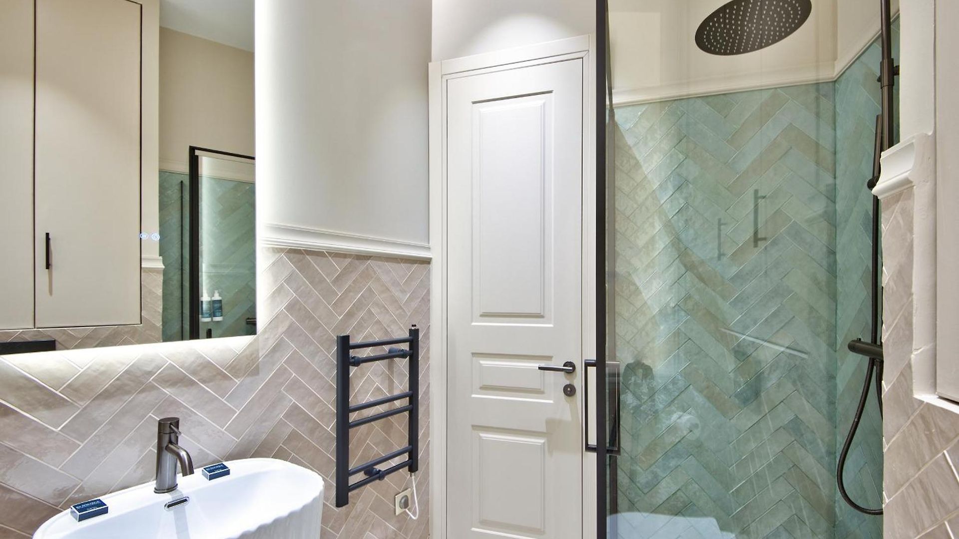 9 Alberti Centre 4*