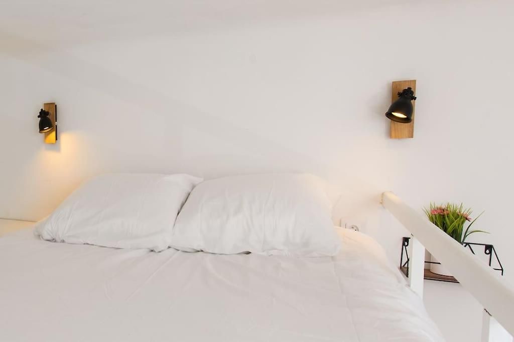 - - Superbe Avec Balcon - Centre - - *