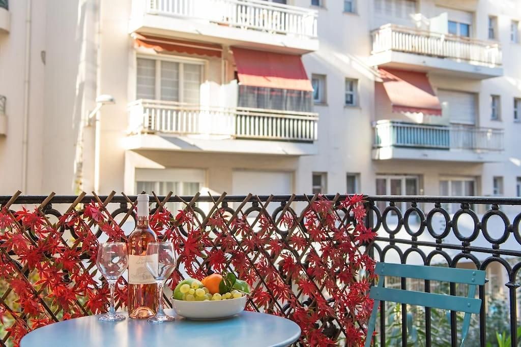 - - Superbe Avec Balcon - Centre - - * Nice
