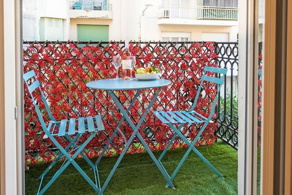 Appartement - - Superbe Avec Balcon - Centre - - *