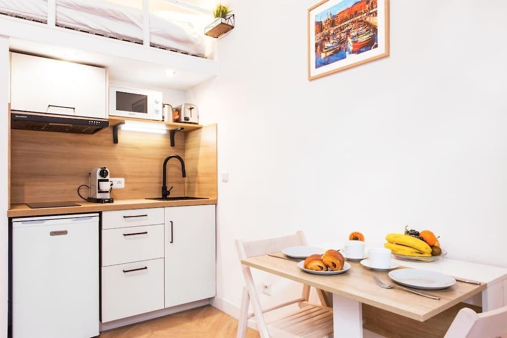 - - Superbe Avec Balcon - Centre - - Appartement *