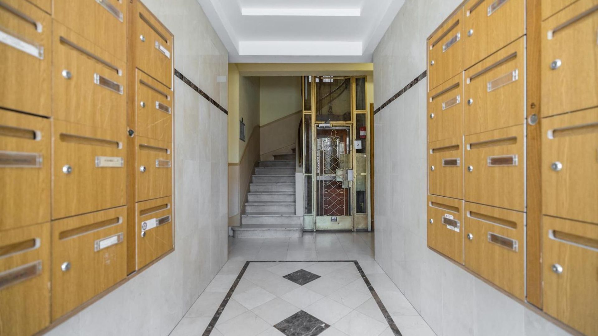 Large 2 Bdr&garage