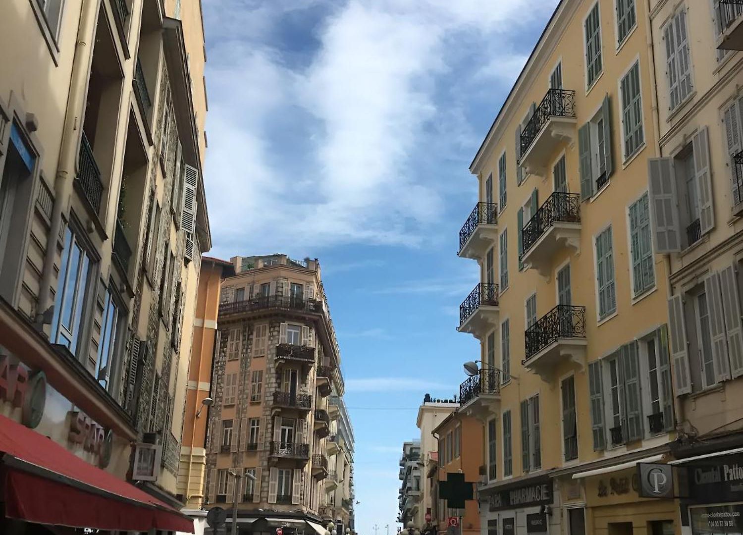 Stunning In The Gold Square Of Nice!
