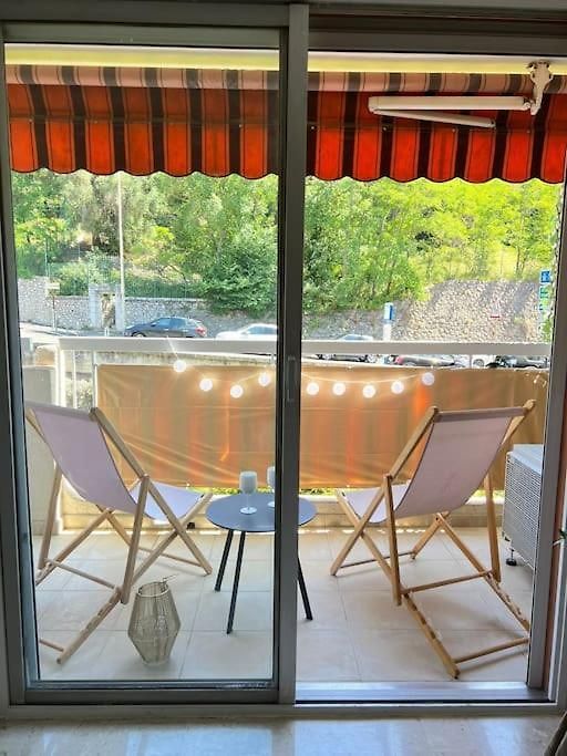 2p Rénové Avec Terrasse Au Port De