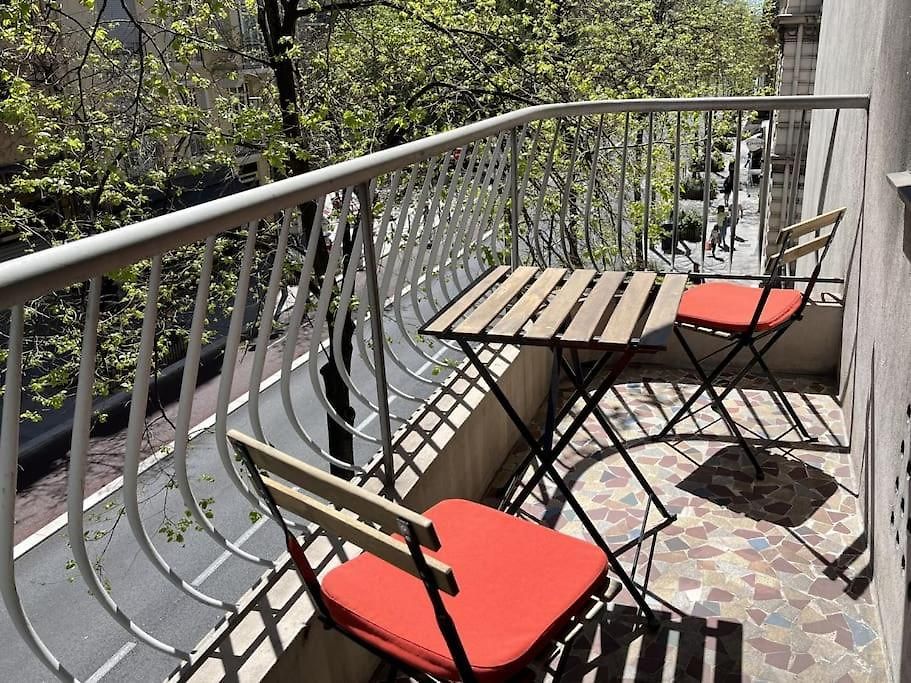 Sunny Gambetta With 3 Air Conditionings