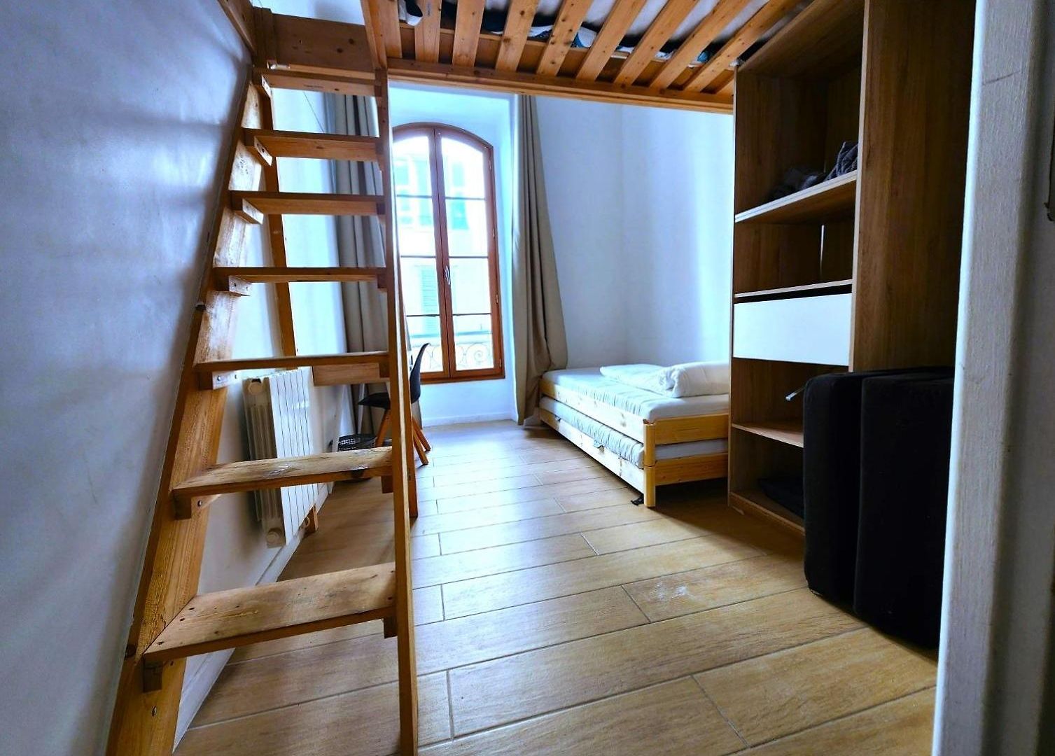 Appartement Big Flat - Le Cala - Center - 4 Bedrooms, Sleeps 13, Near Beach, Train Station, Parking, Wifi, Air Conditioning I Group I Business I Family