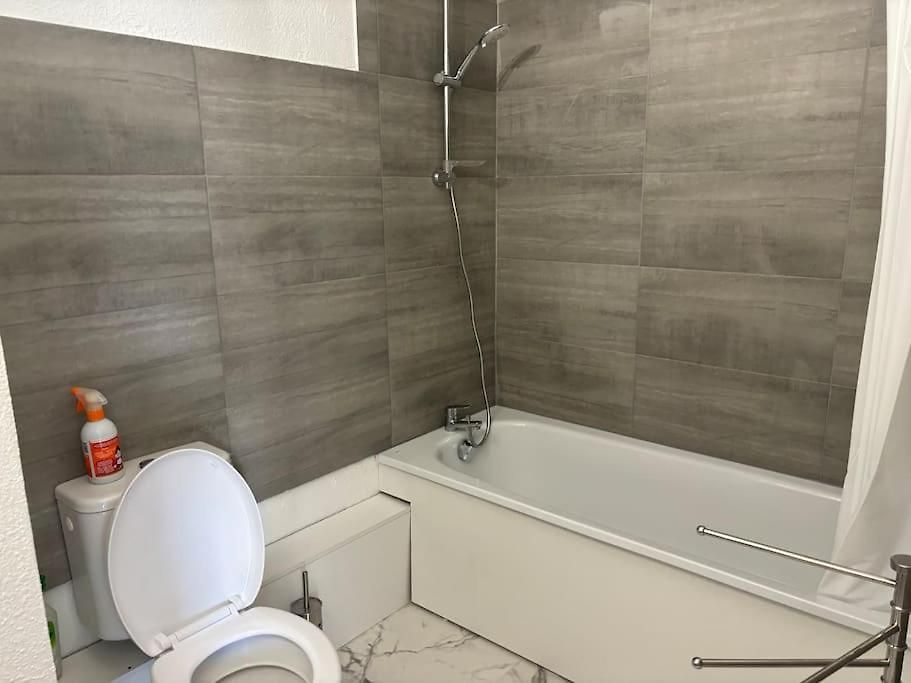A - Plage, Tram & Parc Phoenix Apartment *