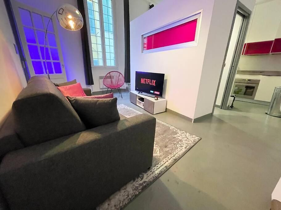 Apartment Cosy Appartement, Moderne, Fuchsia, Industriel *
