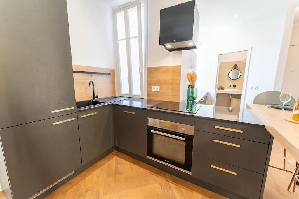 Appartement Superbe Deux Chambres, Centre Proche Port