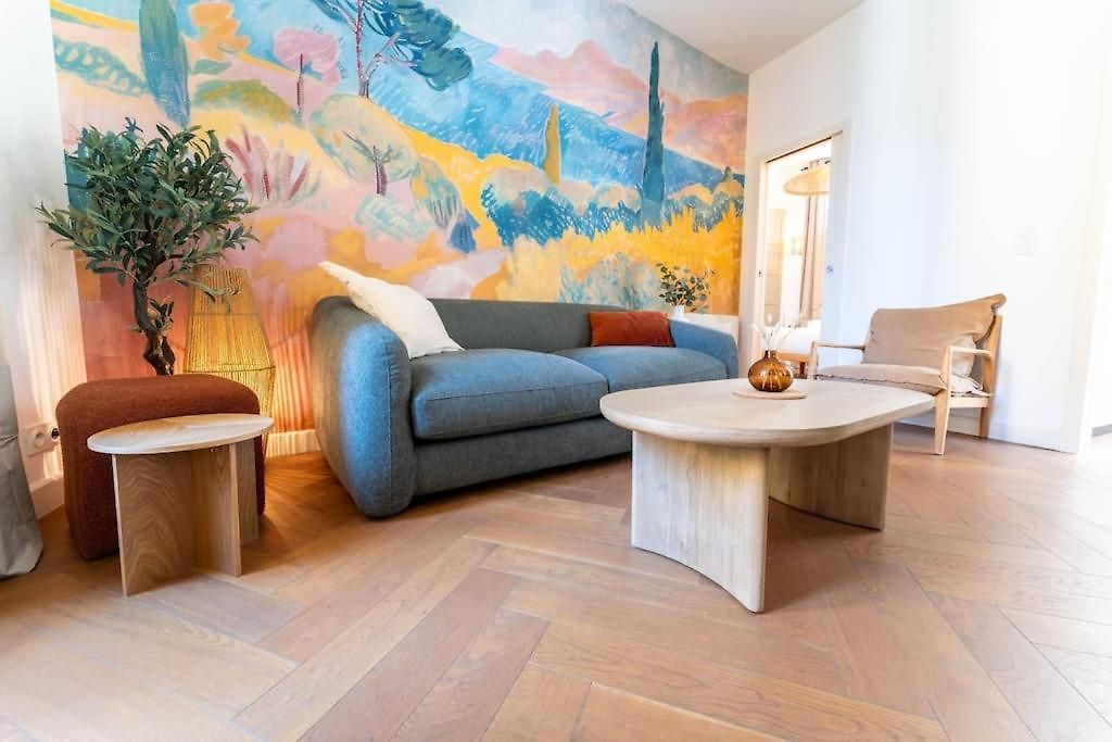 Appartement Superbe Deux Chambres, Centre Proche Port *