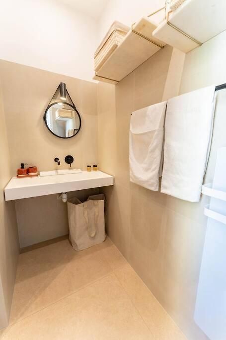 Superbe Deux Chambres, Centre Proche Port *
