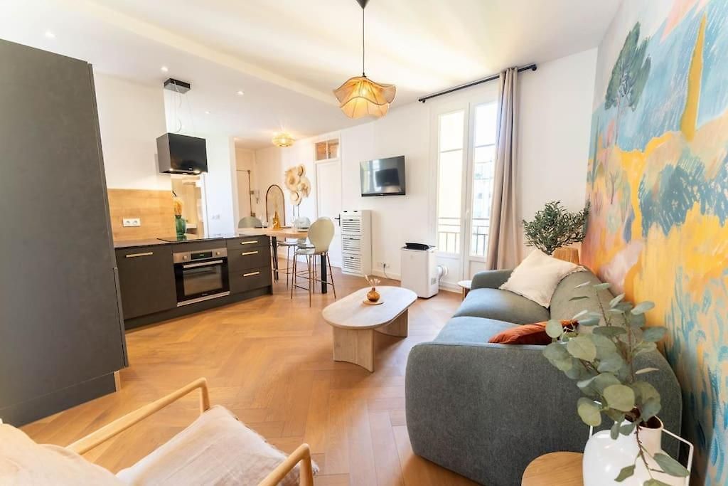 Appartement Superbe Deux Chambres, Centre Proche Port