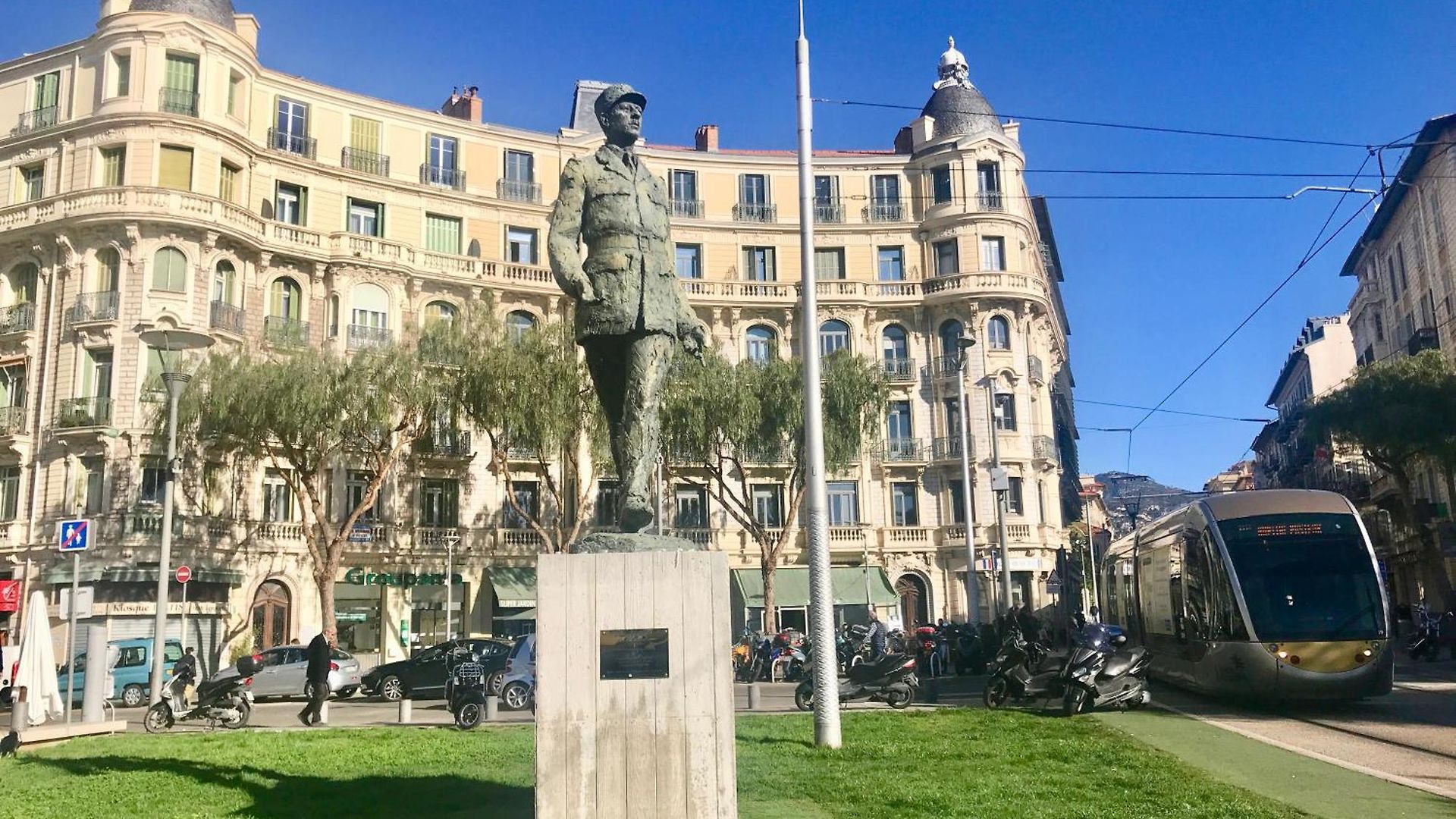 Proche De Libération Avec Balcon Ensoleillé Nice
