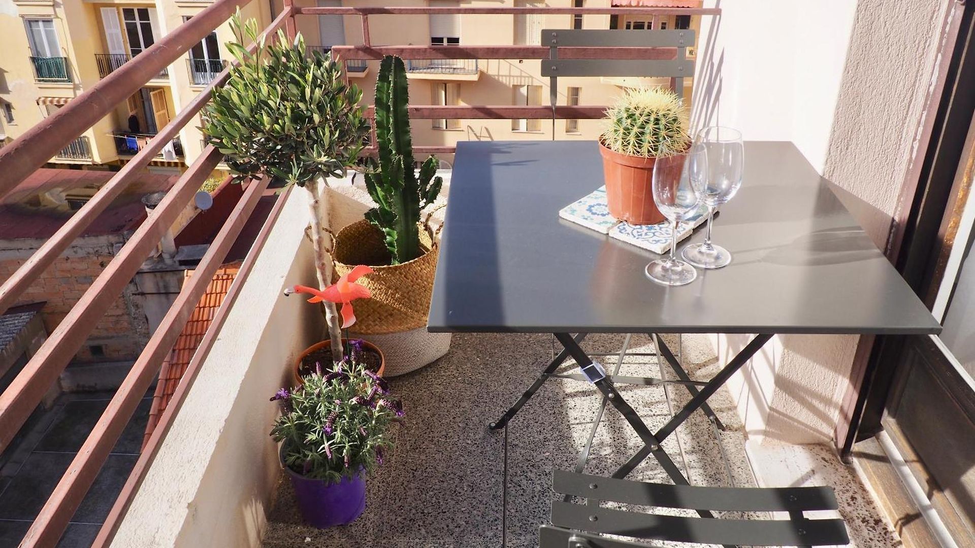 Proche De Libération Avec Balcon Ensoleillé
