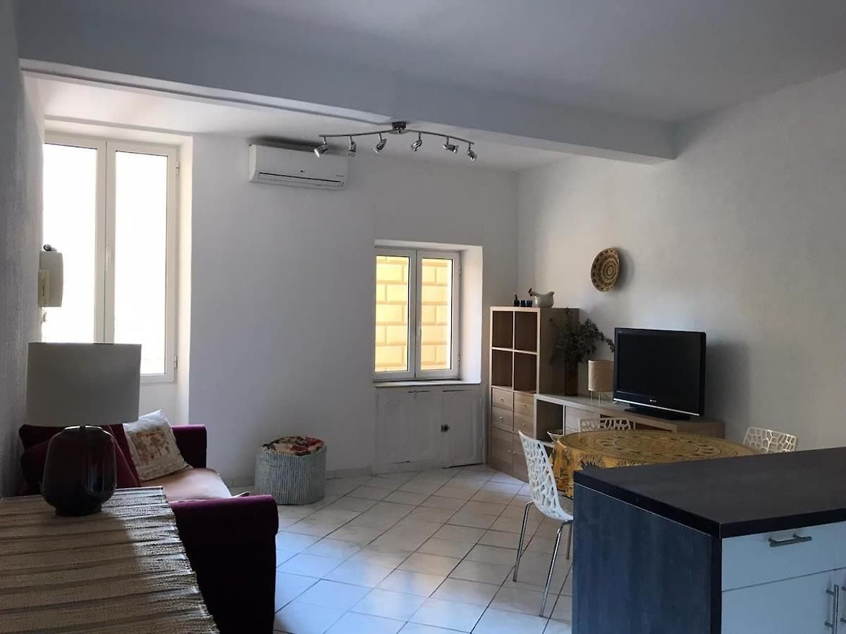 Apartment Rue St Gaetan Location Old Town *