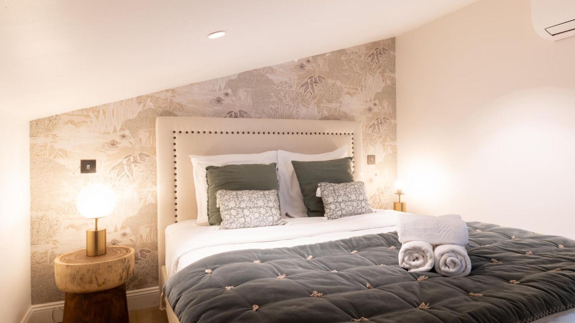Angleterre 6 - Centre - 3 Pieces Duplex Apartment