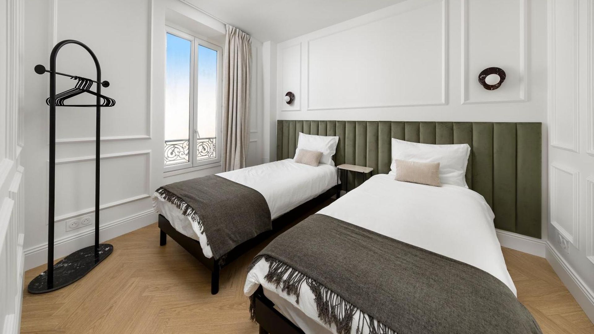 Designer Floor Peaceful Elevator Fiber Wifi, Balcony